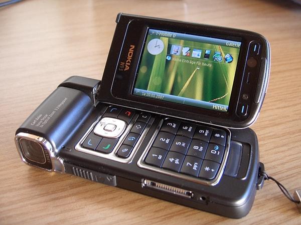 13. Nokia N93