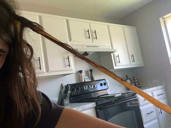 15. Шла сквозь ленты для мух. Потратила час на вымывание клея из волос