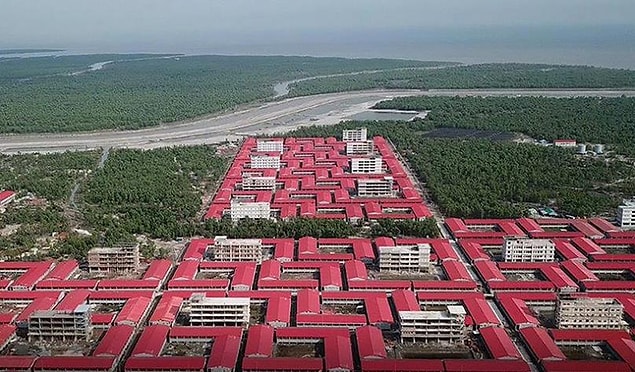 BM ve uluslararası insan hakları örgütleri, Arakanlı Müslümanlara yönelik şiddeti "etnik temizlik" ya da "soykırım" olarak adlandırıyor.