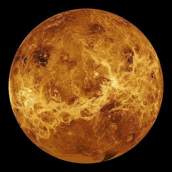 19. Venüs'ün atmosferinde canlı organizmalarla ilişkili bir gaz bulunur.