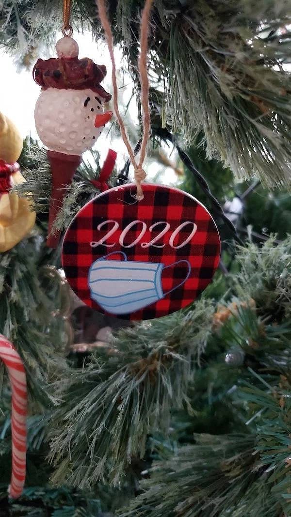 10. Без масок - никуда. В буквальном смысле!