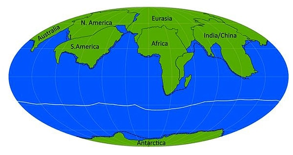 Dördüncü ve son senaryo: Amasia. Bu senaryoda Atlantik ve Pasifik Okyanuslarının yerini koruyor.