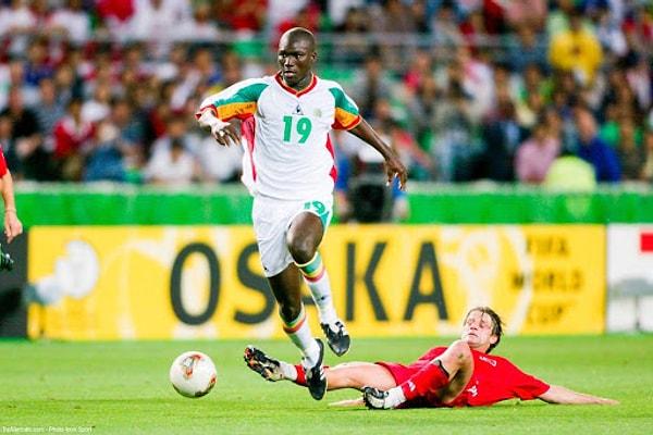 30. Senegalli eski milli futbolcu Papa Bouba Diop, 42 yaşında hayatını kaybetti.