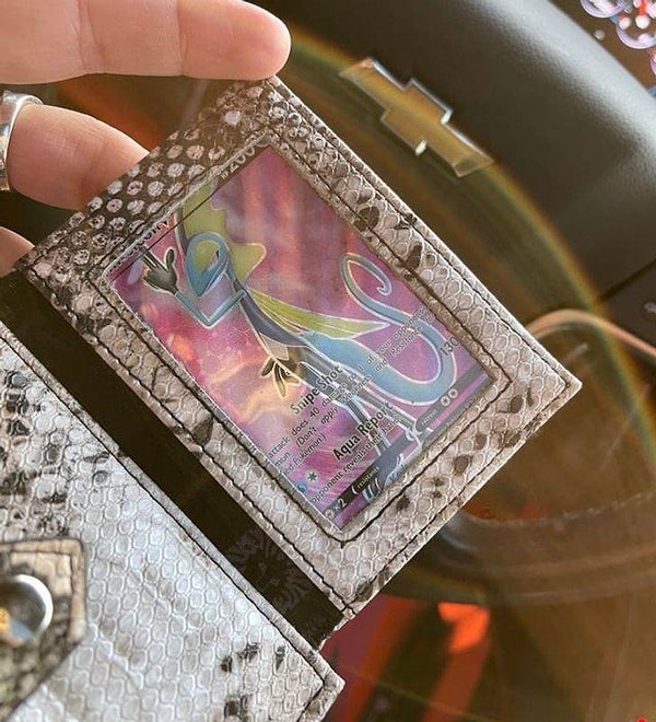 11. "Пару дней назад наш 5-летний сын стащил у жены кошелек. Сегодня ее остановили полицейские, и вот что ей пришлось предъявить в качестве ID".