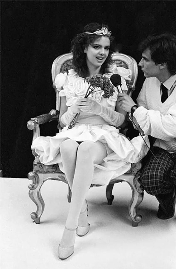 10. Мисс Ригой - старшеклассница Синтия Йенерте.