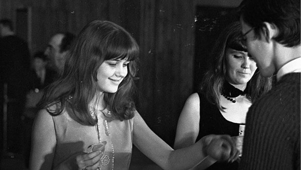 13. Самая известная участница этого конкурса – Ирина Алфёрова, которая, будучи ещё школьницей, принимала участие в последнем – «Мисс-Интеграл – 68». Победительницей она не стала, но журналисты отдали ей поощрительный титул «Мисс-Пресса».