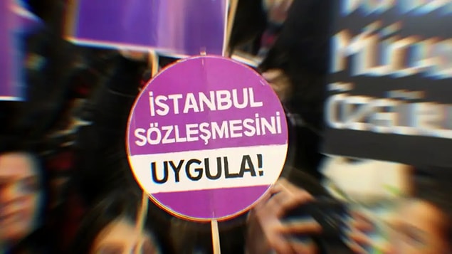 Beyler ve bayanlar; kendinize gelin…İstanbul Sözleşmesi kadına şiddeti azaltabilecek yegane formülü içeriyor şu an için… Zira psikolojik şiddet, ısrarlı takip, fiziksel şiddet, tecavüz, zorla evlendirme, kadın sünneti, kürtaja zorlama, zorla kısırlaştırma, tecavüz ve taciz dahil cinsel şiddet olmak üzere kadına yönelik şiddetin tüm türlerini içeriyor bu anlaşma.