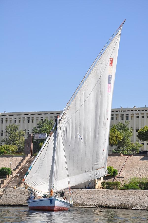 3. Nil nehrinde ulaşımı yelkenle sağlıyorlar tam antik bir şehir!