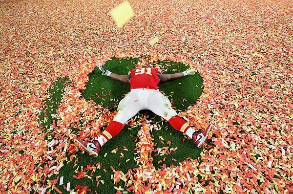 33. Super Bowl'u kazanan Kansan City Chiefs oyuncusu Derrick Nnadi'nin çılgın sevinci.