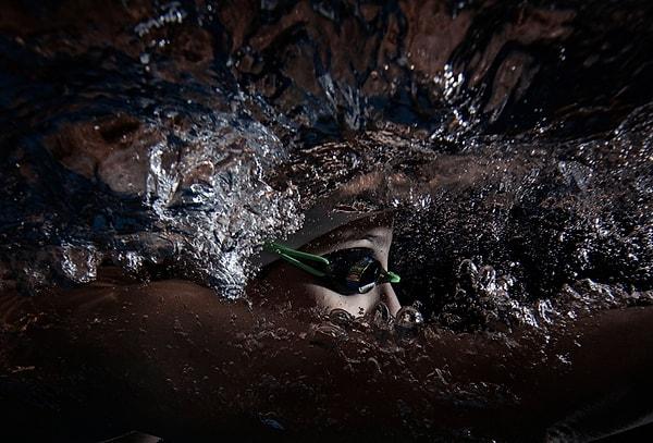 42. Küçük yaşta tedavi amaçlı başladığı yüzmede 95`i birincilik olmak üzere 180 madalya kazanan milli yüzücü Nil Şahin`in hedefi, 2021 yılında düzenlenmesi beklenen dünya şampiyonası ve paralimpik oyunlarında derece elde etmek.