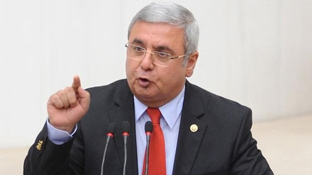 Bu açıklamanın hemen ardından yayında bulunan Mehmet Metiner ise, Bayrakçı'ya kendilerini kobay olarak kullanıp kullanmadığını soruyor.