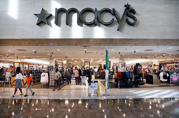 10. Amerika'nın en meşhur mağazalar zincirinden biri olan Macy's'in kurucusu Isidor Straus, Titanik'te ölenler arasındaydı.