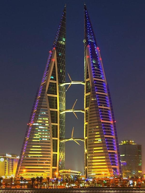 12. Bahreyn'de 3 adet rüzgar türbini bulunan bir gökdelen vardır.
