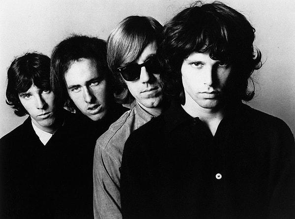 The Doors'un klavyecisi Ray Manzarek bu dönemde müzik dünyasına yeni girmişti ve üniversitede Jim Morrison ile tanıştı.