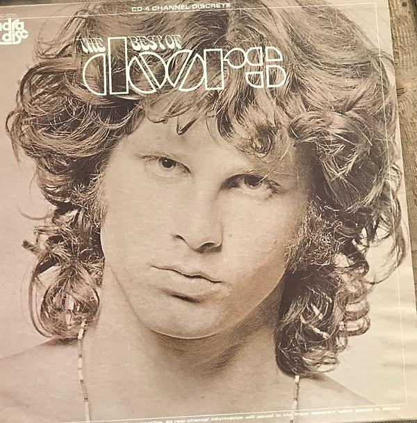 Babasının orduda yer alması dolayısıyla muhafazakâr bir çevrede yetişen Jim Morrison da "The Beat Generation"dan oldukça etkilendi.