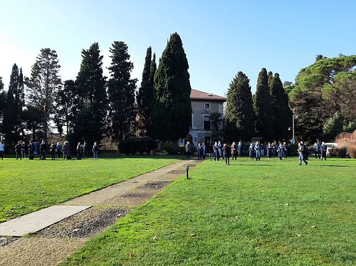 Akademisyenlerin Boğaziçi Rektörlük Devir Teslim Töreni Protestosu: Cübbeleriyle Sırtlarını Döndüler