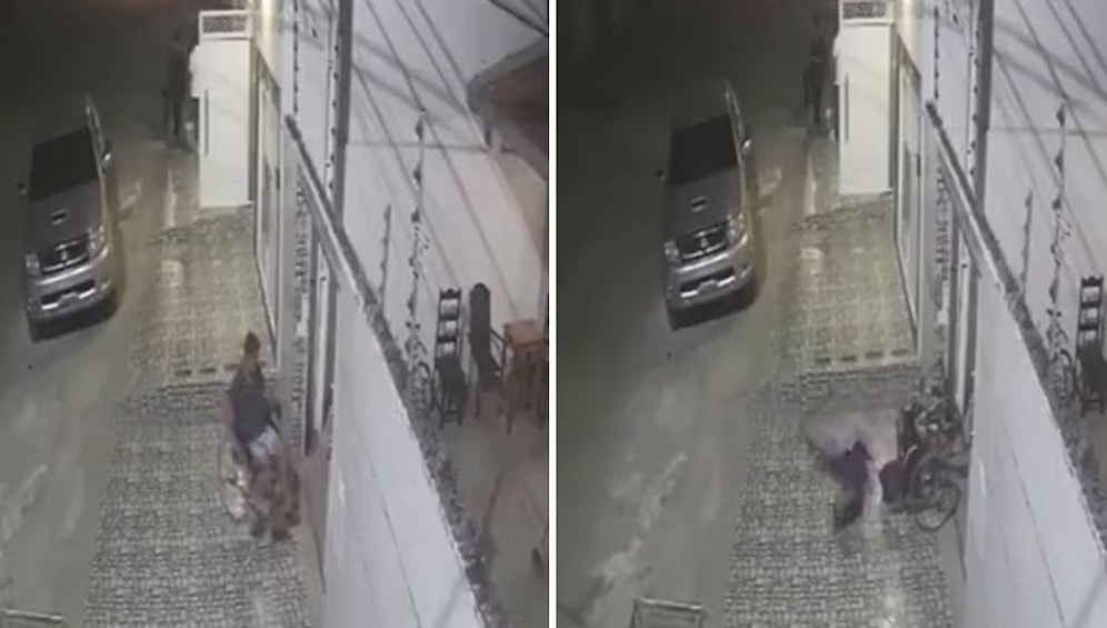 Tekerlekli Sandalyesiyle Eve Girmeye Çalışırken Düşen Adamdan Şaşkınlığa Uğratan Hareket