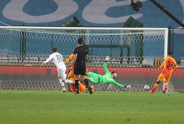 Konyaspor ikinci yarıya da golle başladı. 46. dakikada Daci, kendisinin ve takımının 2. golünü attı: 2-1