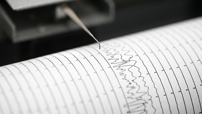 Endonezya'da 6,4 Büyüklüğünde Deprem