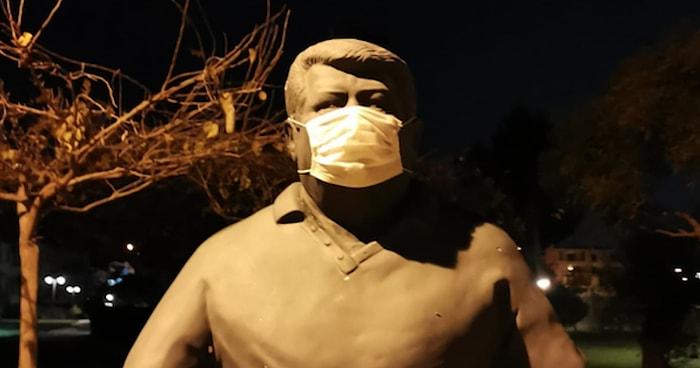 Partililer Özür Bekliyor: Turgut Özal'ın Heykeline Maske Takıldı