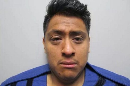 Annesini Öldürüp, Kız Kardeşiyle Cesedin Etrafında Dans Etti