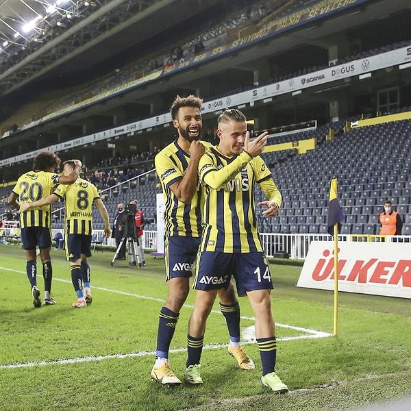 Son dakikaları nefes kesen maçta başka gol olmadı ve Fenerbahçe, Alanyaspor'u 2-1 mağlup etti.