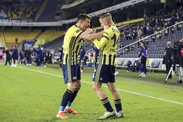 Puanını 32'ye yükselten Fenerbahçe, ligde ikinci sıraya yükseldi. 30 puanda kalan Alanyaspor ise dördüncü durumda.