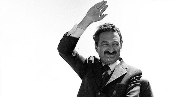 8 Mayıs 1972'de istifa eden İsmet İnönü'nün yerine 14 Mayıs 1972 tarihinde genel başkanlığa seçildi. O artık Cumhuriyet Halk Partisi'nin Genel Başkanı'ydı.