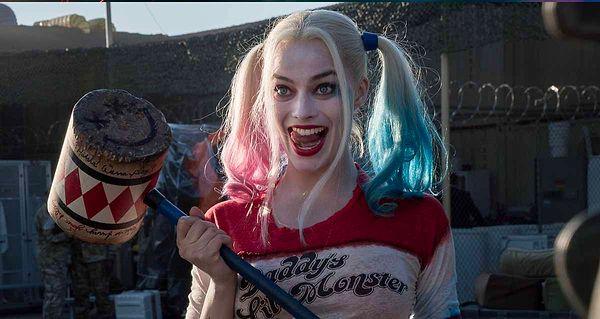Harley Quinn rolüyle unutulmayacak bir performans sergileyen Robbie'nin Suicide Squad filmlerindeki muhteşemliğini de es geçmeyelim.