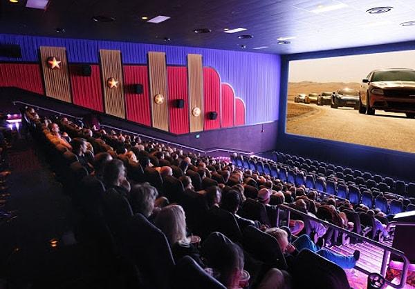 12. İçişleri Bakanlığı, sinema salonlarının kapalı olma süresini 31 Aralık'tan 1 Mart'a kadar uzattı.