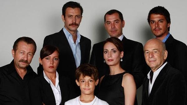 1997 doğumlu başarılı oyuncu daha önce kısa roller alsa da henüz 10 yaşındayken Bıçak Sırtı dizisinde Murat karakterine hayat vermişti.