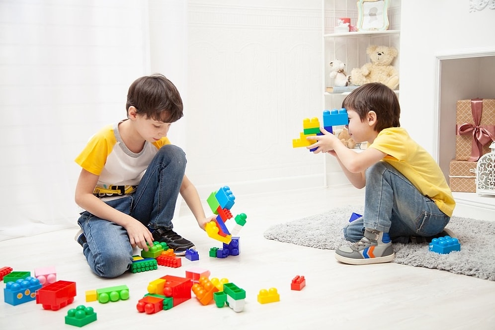 Eve Tıkılıp Kalanlar İçin Çocuklarla Oynayabileceğiniz İki Kişilik Eğlenceli Ev Oyunları