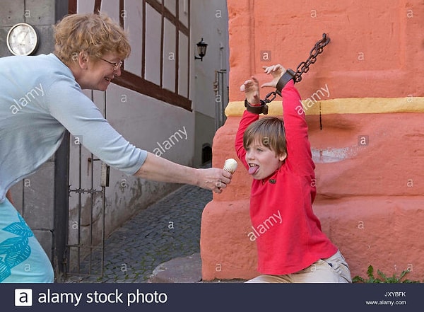 10. Да, бабуля, конечно же, я хочу мороженое!