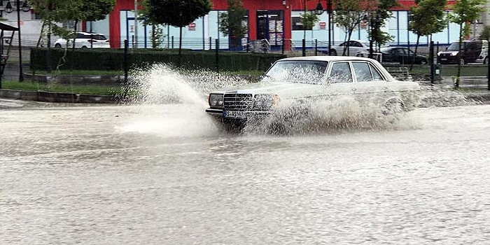 Meteoroloji Uyardı! Sel Ve Su Baskınlarına Dikkat