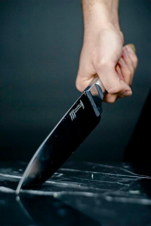 4. İkramlıklarınızı hazırlarken eliniz kolunuz olacak bu şef bıçağı günlük hayatınızda da mutfakta işinizi oldukça kolaylaştıracak.