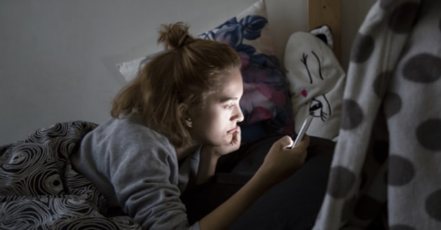 Sexting sırasında arka arkaya onlarca mesaj atmana da gerek yok. Her şey yavaş yavaş sırayla ilerlemeli. Aceleci davranmadan sabırlı bir şekilde sıranı beklemelisin.