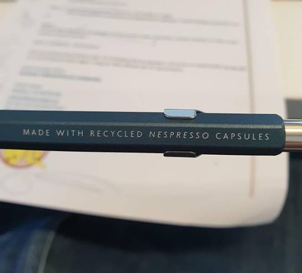 15. А вот и карандаш, который изготовлен из переработанных кофейных капсул. Браво!