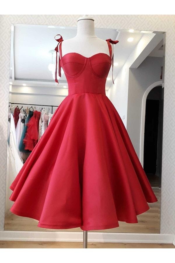 6. Bu elbise Hadise'nin Dolce&Gabbana elbisesini andırmıyor mu?