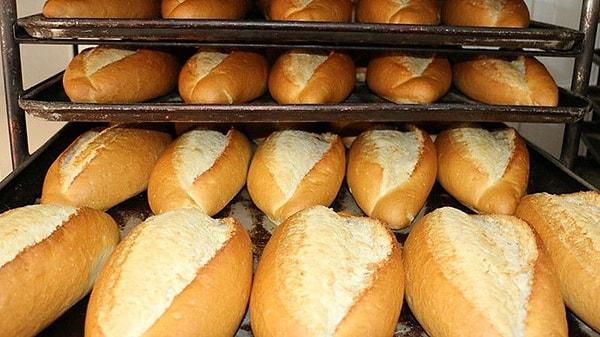 Şöyle eski dönemlere gittiğimizde özellikle 70'lerden sonra ekmeğin ikiye bölünerek satıldığını görürüz. Vatandaşlar 300 gram ve daha fazla gramajlı ekmeğin yanında yarım ekmek de alabiliyormuş.