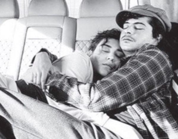 15. İsmail Hacıoğlu, sevgilisi Merve Çağıran ile otomobilde uyuduğu bir fotoğraf paylaştı!