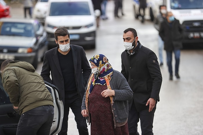 75 Yaşındaki Kadın, Kendisine ve Engelli Kızına Şiddet Uygulayan Kocasını Öldürdü