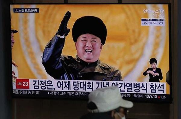 Geçit törenini, Kuzey Kore lideri Kim Jong-un da izledi.