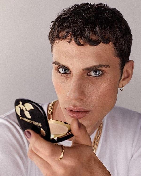 2. Dolce&Gabbana, bu yılki makyaj koleksiyonunu erkek modeller kullanarak tanıttı!