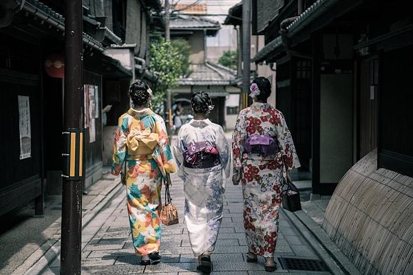 8. Sokakta kimonoları ile gezen hanımefendilerle karşılaşabilirsiniz
