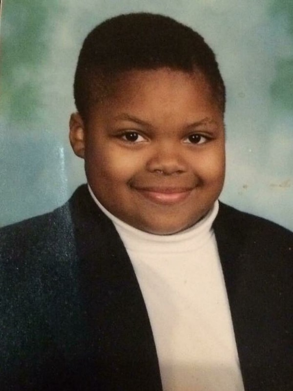 6. Я выгляжу как мама среднего возраста, которая решила одарить вас улыбкой, но при этом немного осудила вас