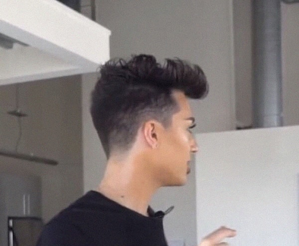 8. Джеймс Чарльз, неужели нельзя серьезно относиться к цвету основы?