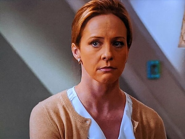 12. Цвет тоналки максимально подходит под ее цвет кожи