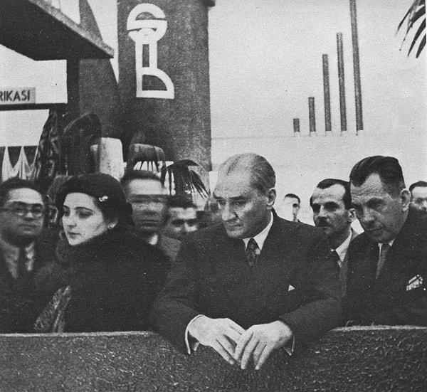 Kendisini her fırsatta halkın içine atan, sık sık gezilere çıkan Atatürk hangi ile giderse gitsin yoğun tezahürata maruz kalır. İnsanlar ona doğrudan "Atatürk!" der.