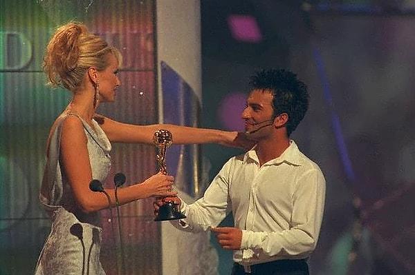 Vee gurur kaynağımız World Music Awards! Ricky Martin'li, Celine Dion'lu, Will Smith'li gecede bir de Megastarımız vardı...