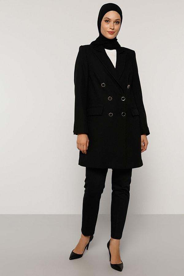 16. Klasik bir siyah ceket de yaz-kış gereksinim duyulabilecek, dolapta muhakkak yer alması gereken bir parça...